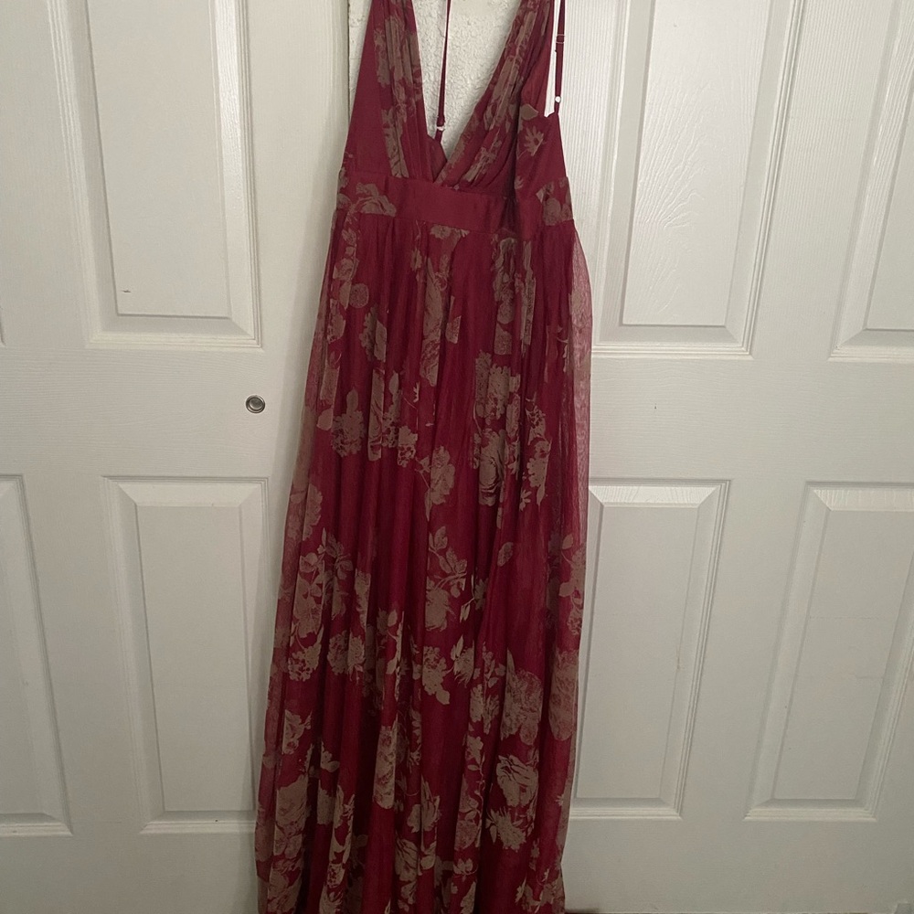 Elegant Floral Maxi Dress in Red new With label - Picture 2 of 2